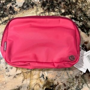 Lululemon everywhere belt bag 2 L Wild Berry new with tags